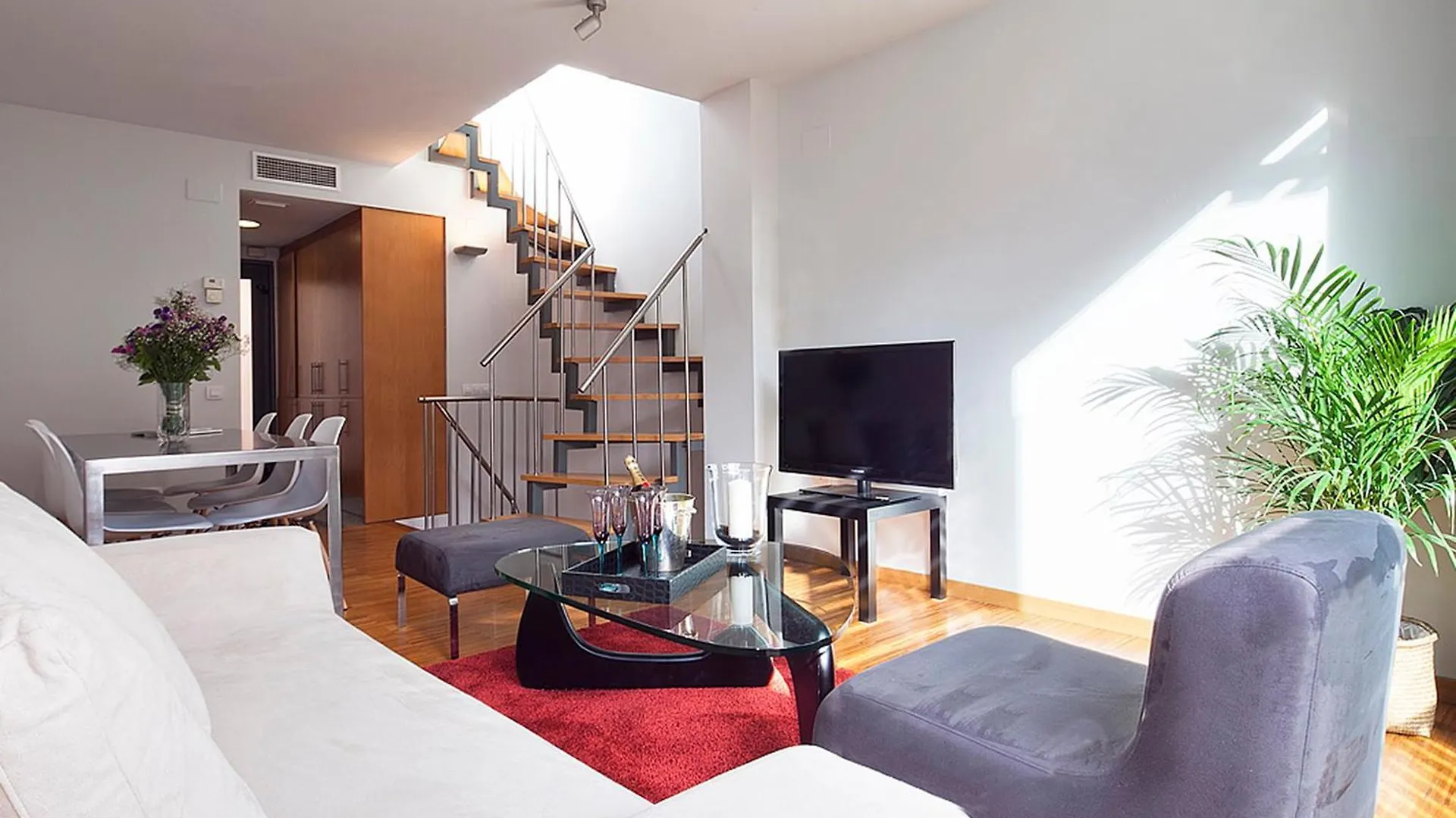 Апартаменты My Space Emirates - Park Gueell Triplex With Private Terrace Барселона