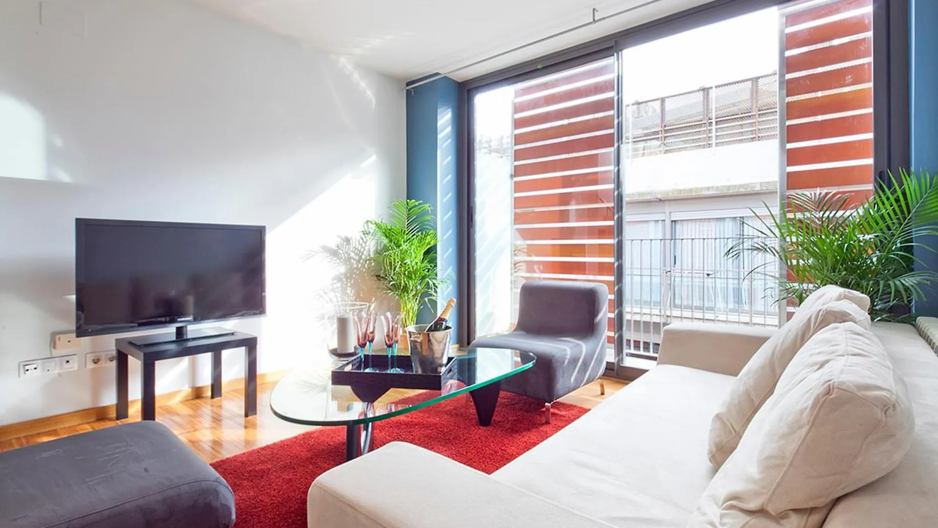 My Space Emirates - Park Gueell Triplex With Private Terrace Барселона Испания